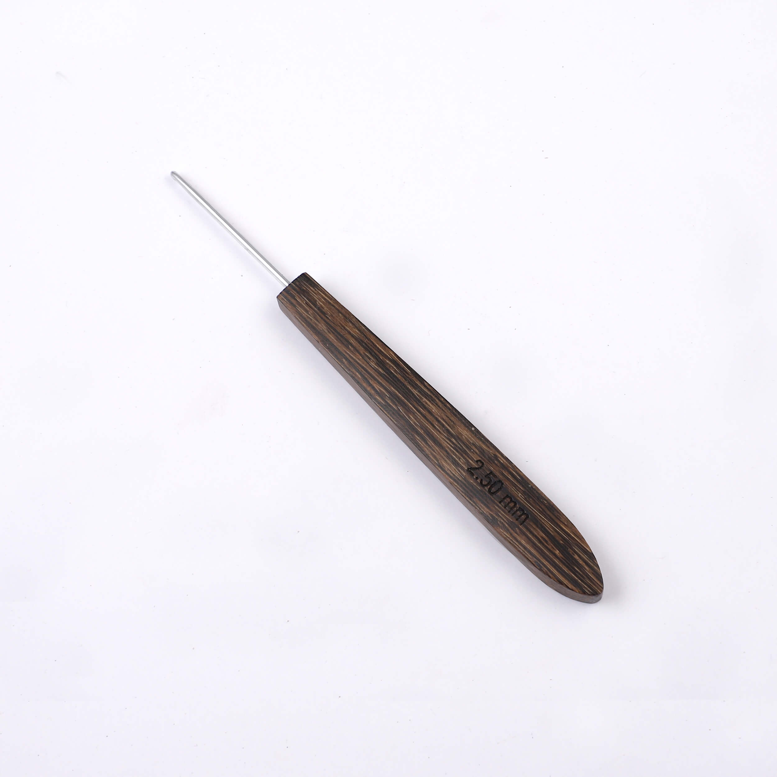 Aluminium Crochet Hook with Palm Wood Handle by Hobby Store - 2.5 mm