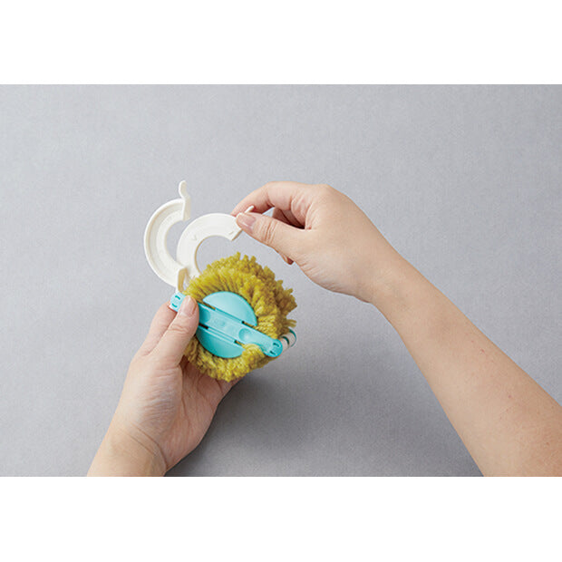 Pom-Pom Maker by Clover