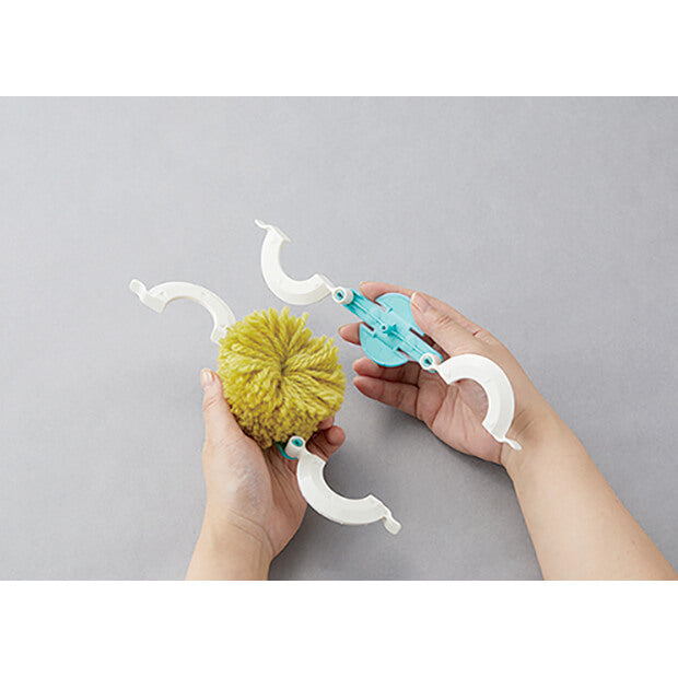 Pom-Pom Maker by Clover