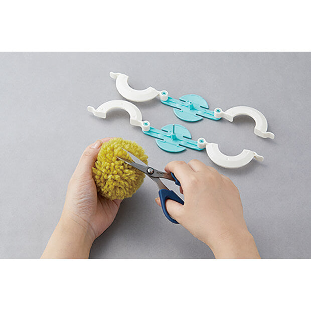 Pom-Pom Maker by Clover