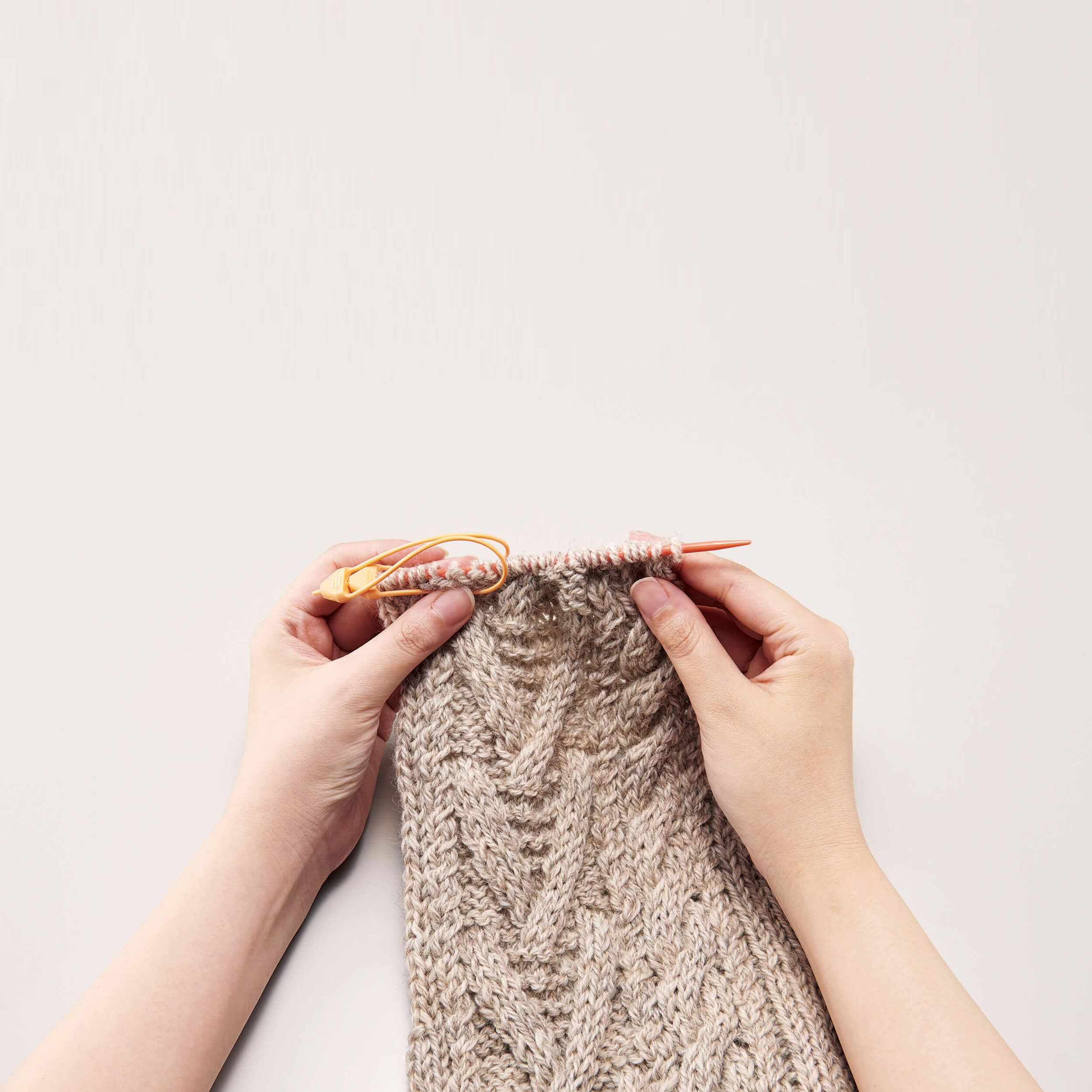 Double-Ended Stitch Holder by Clover