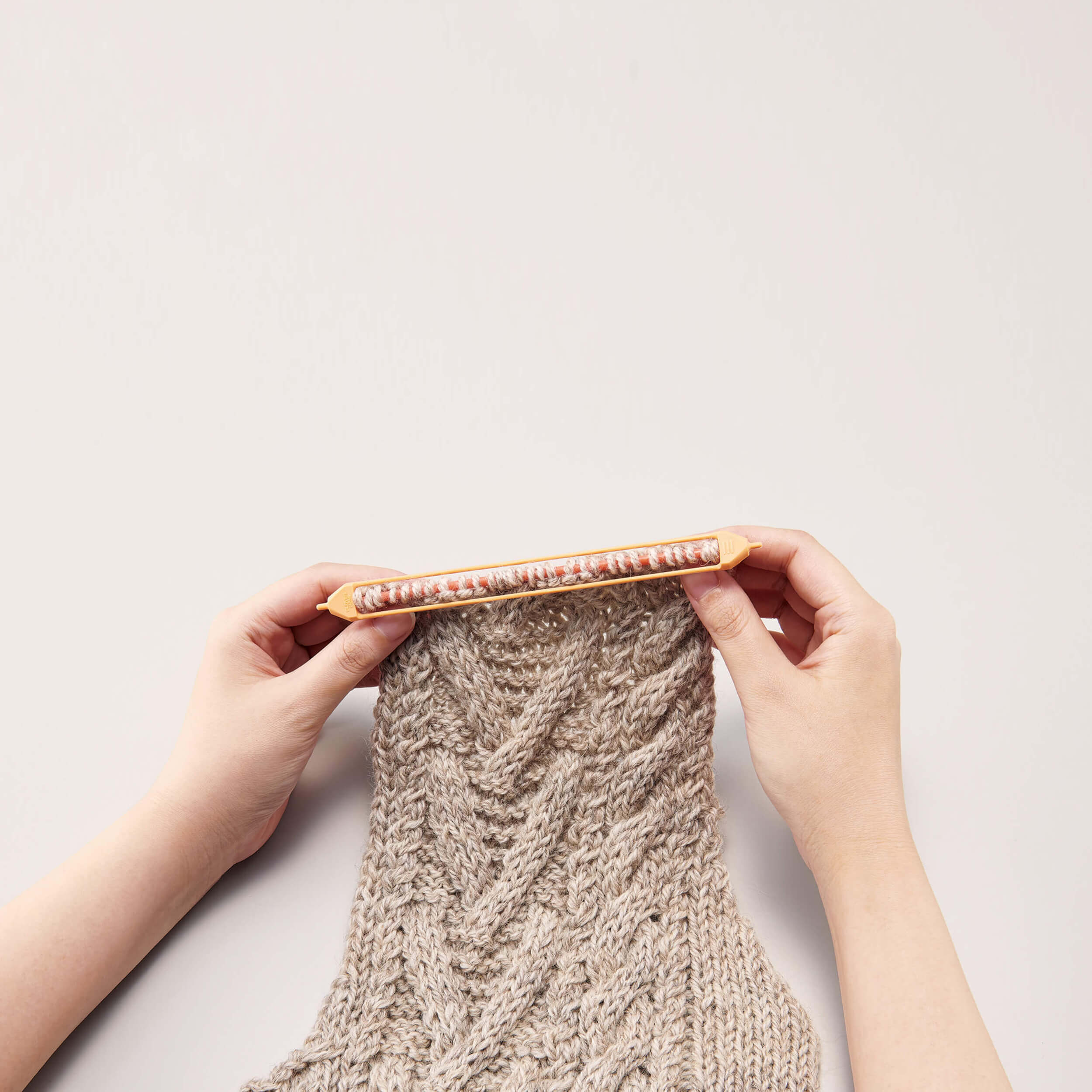 Double-Ended Stitch Holder by Clover