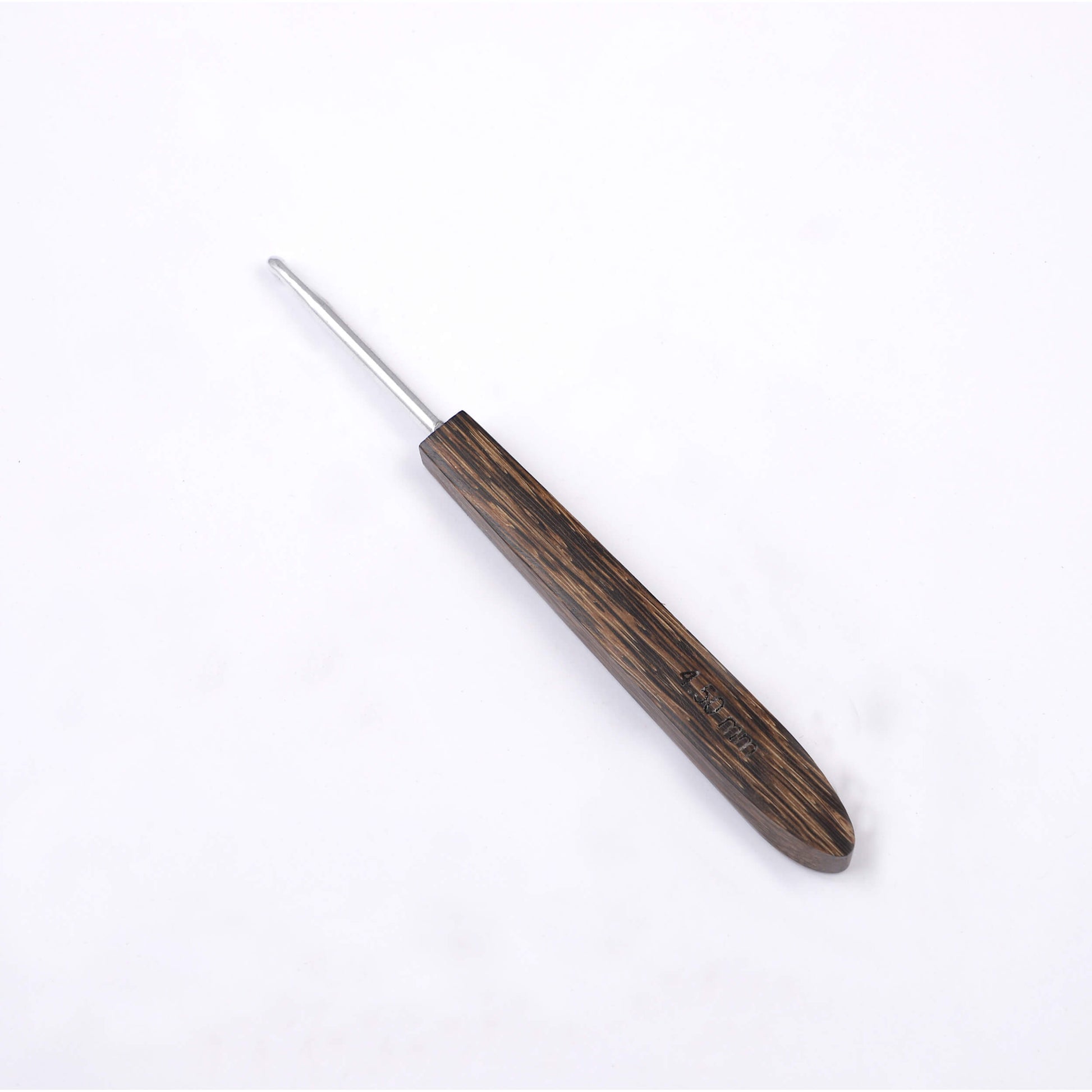 Aluminium Crochet Hook with Palm Wood Handle by Hobby Store - 4.5 mm