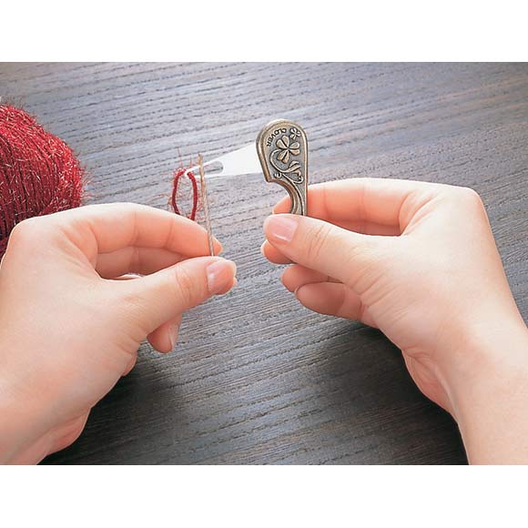 Clover Antique Yarn Threader - 3114