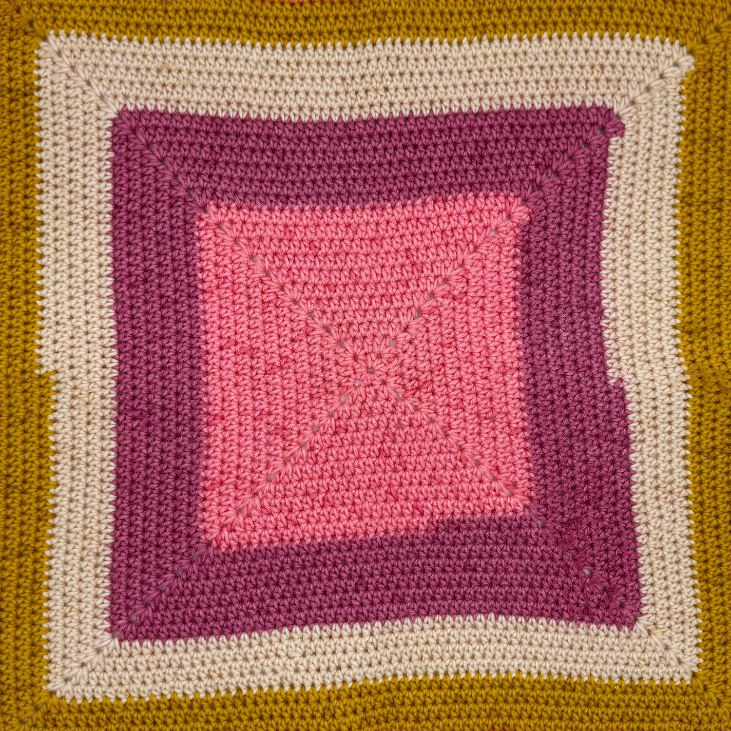 DK Anti-Pill Cake Yarn by Hobby Store - Distinct 4016