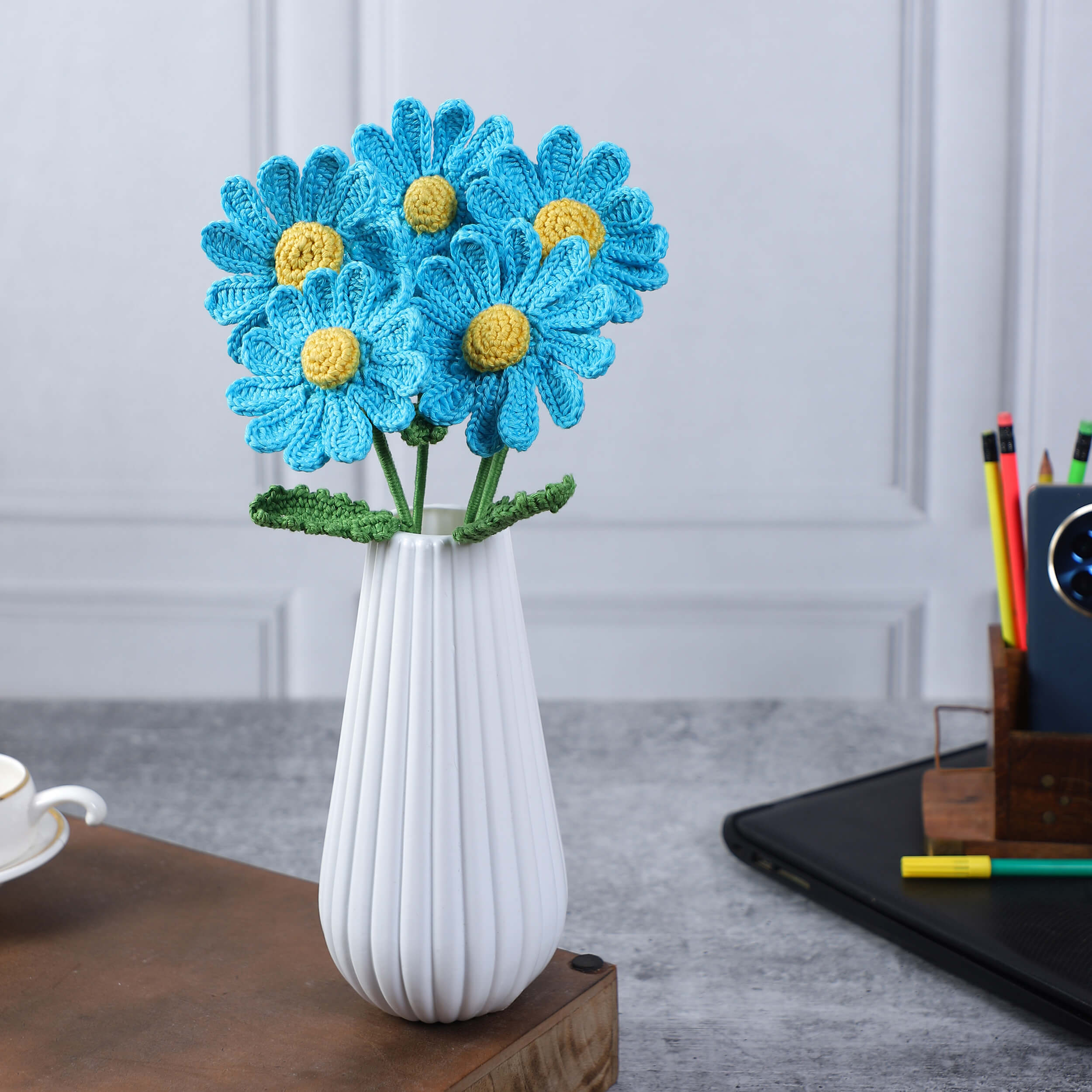 Tulip Steel Crochet Hook with Golden Point – Magic Needles