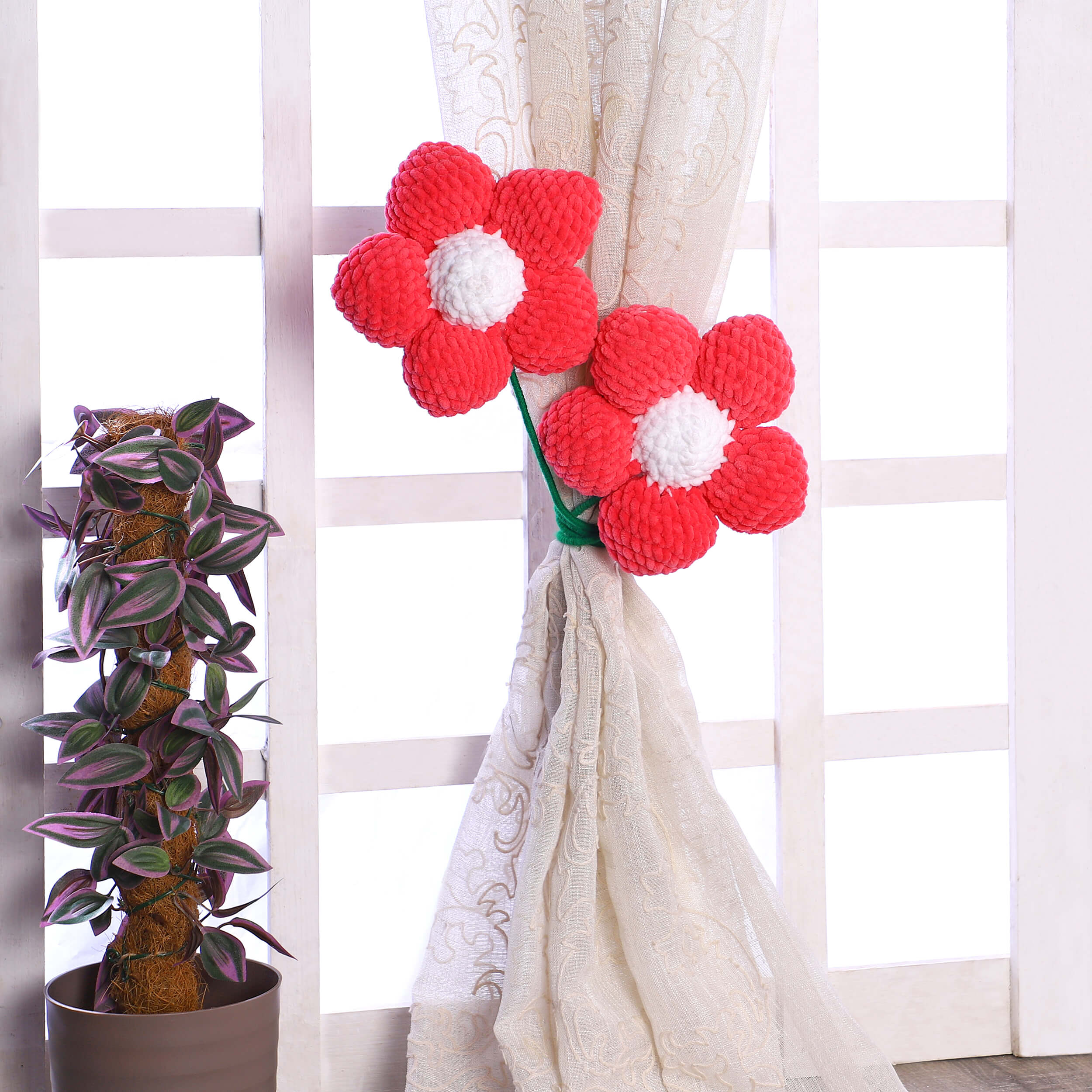 Handmade Amigurumi Flower with Bendable Stem - Fuchsia/White