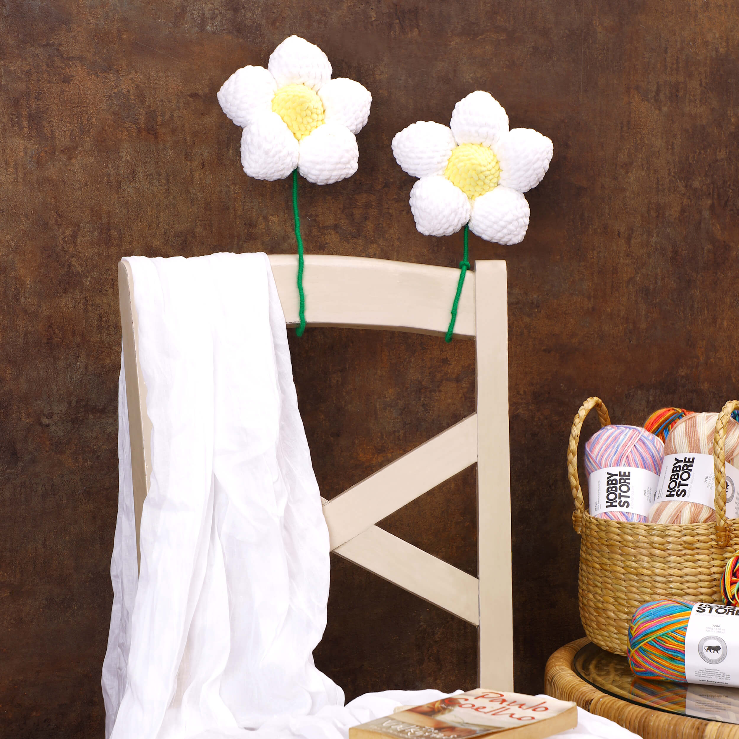 Handmade Amigurumi Flower with Bendable Stem - White/Yellow